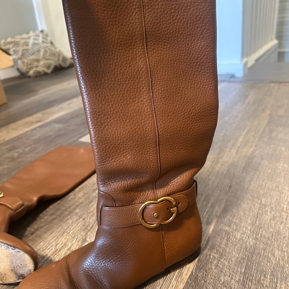 Gucci Brown Leather Boots with Gold Buckle - Picture 4 of 5